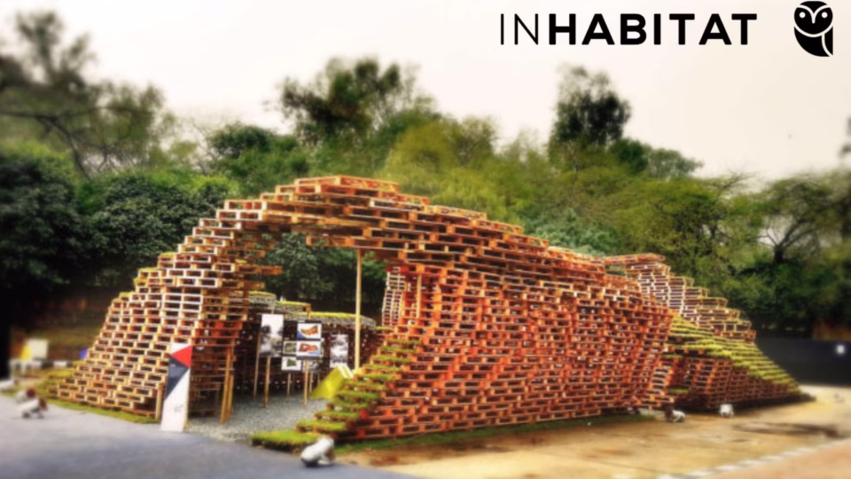 Award-winning grass-covered pavilion in India constructed with over 1,000 recycled pallets